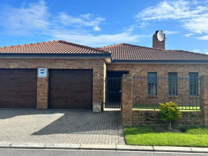 4 Bedroom House for Sale For Sale in Brackenfell - MR682006