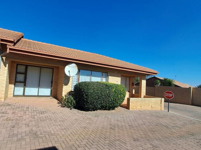1 Bedroom Simplex for Sale For Sale in Wilropark - MR682044