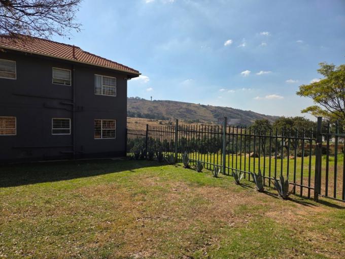 2 Bedroom Simplex for Sale For Sale in Linmeyer - MR682064