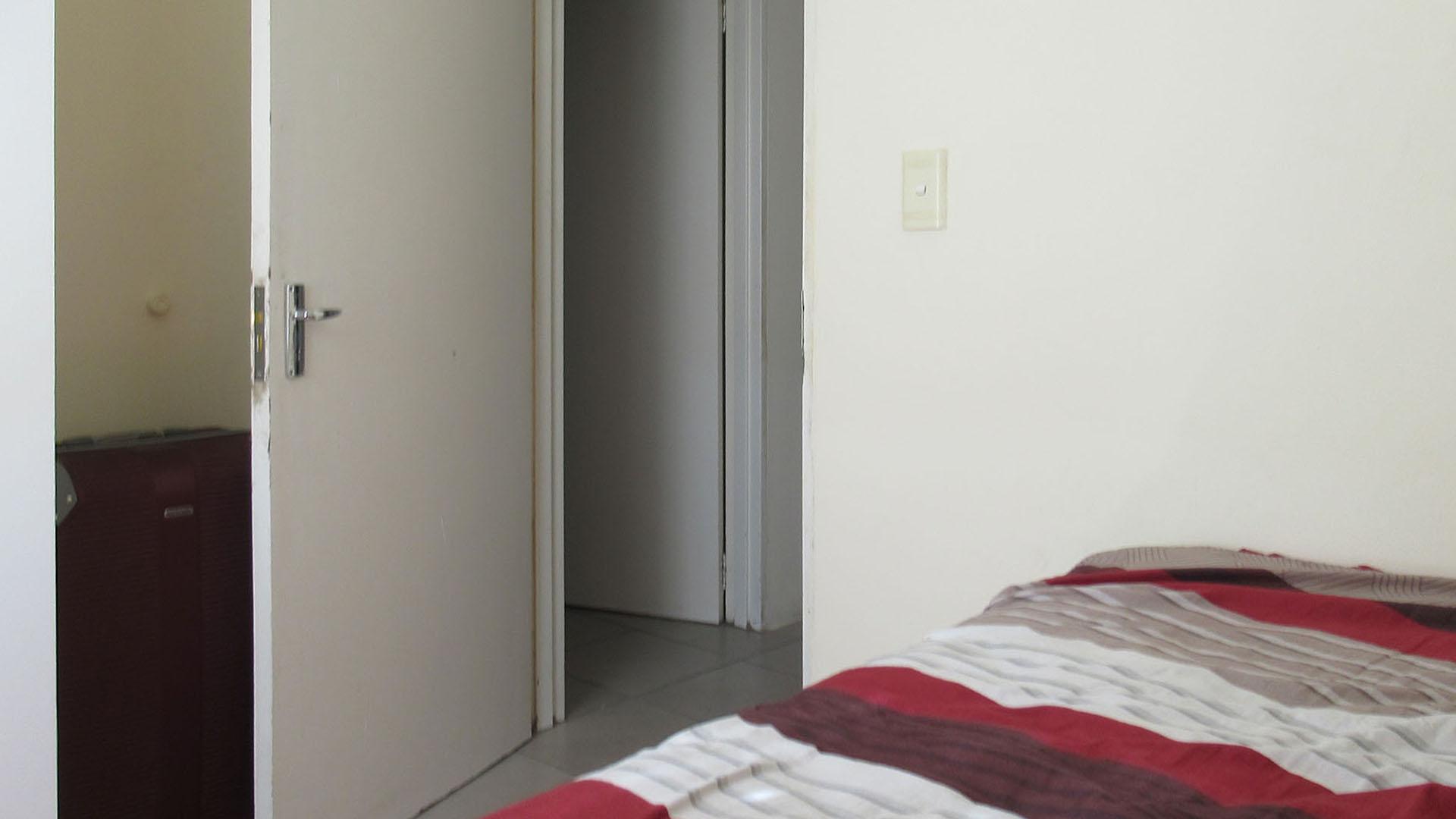 Bed Room 1 - 6 square meters of property in Fleurhof