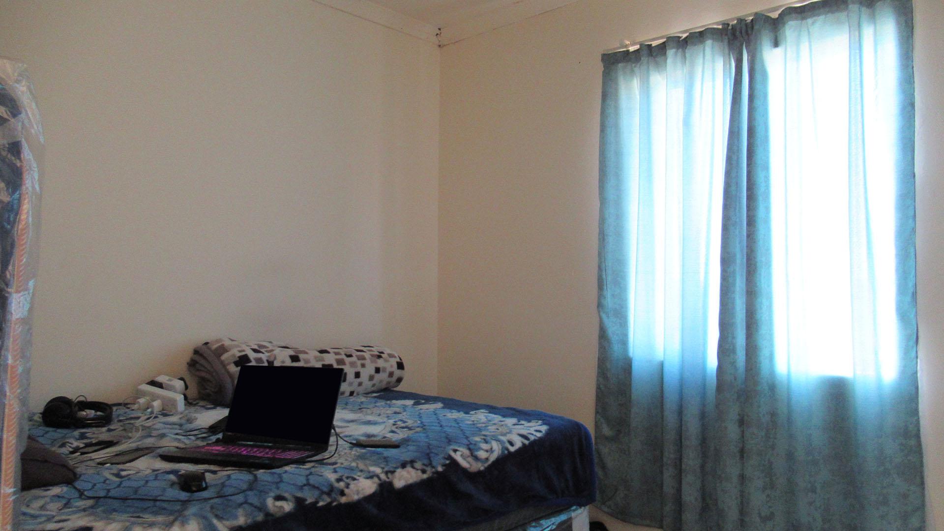 Bed Room 2 - 9 square meters of property in Fleurhof