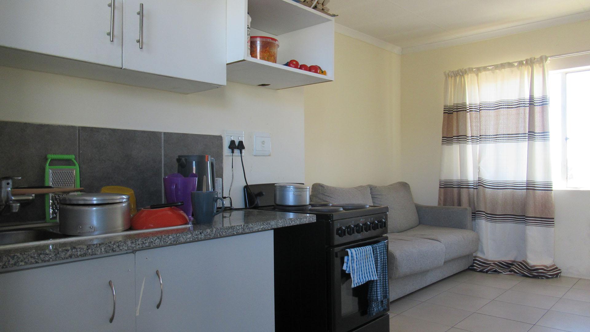 Kitchen - 5 square meters of property in Fleurhof