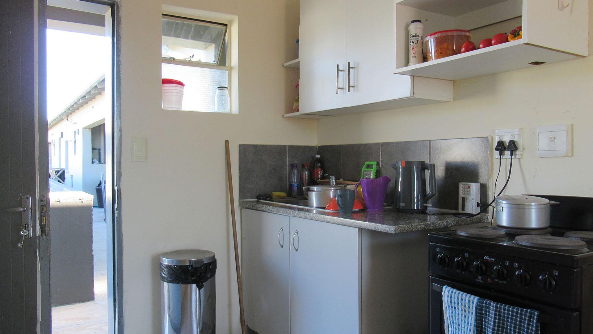 Kitchen - 5 square meters of property in Fleurhof