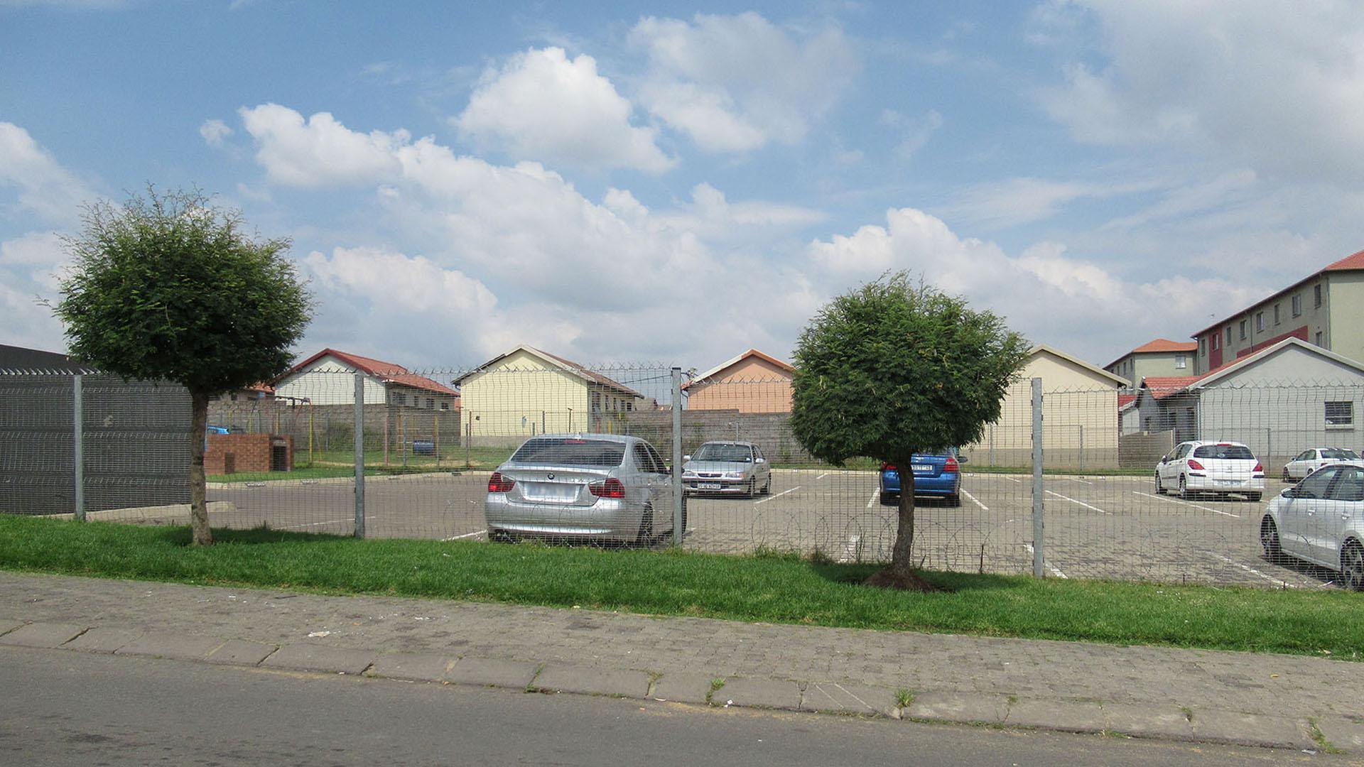 Front View of property in Fleurhof