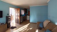 Lounges - 21 square meters of property in The Orchards