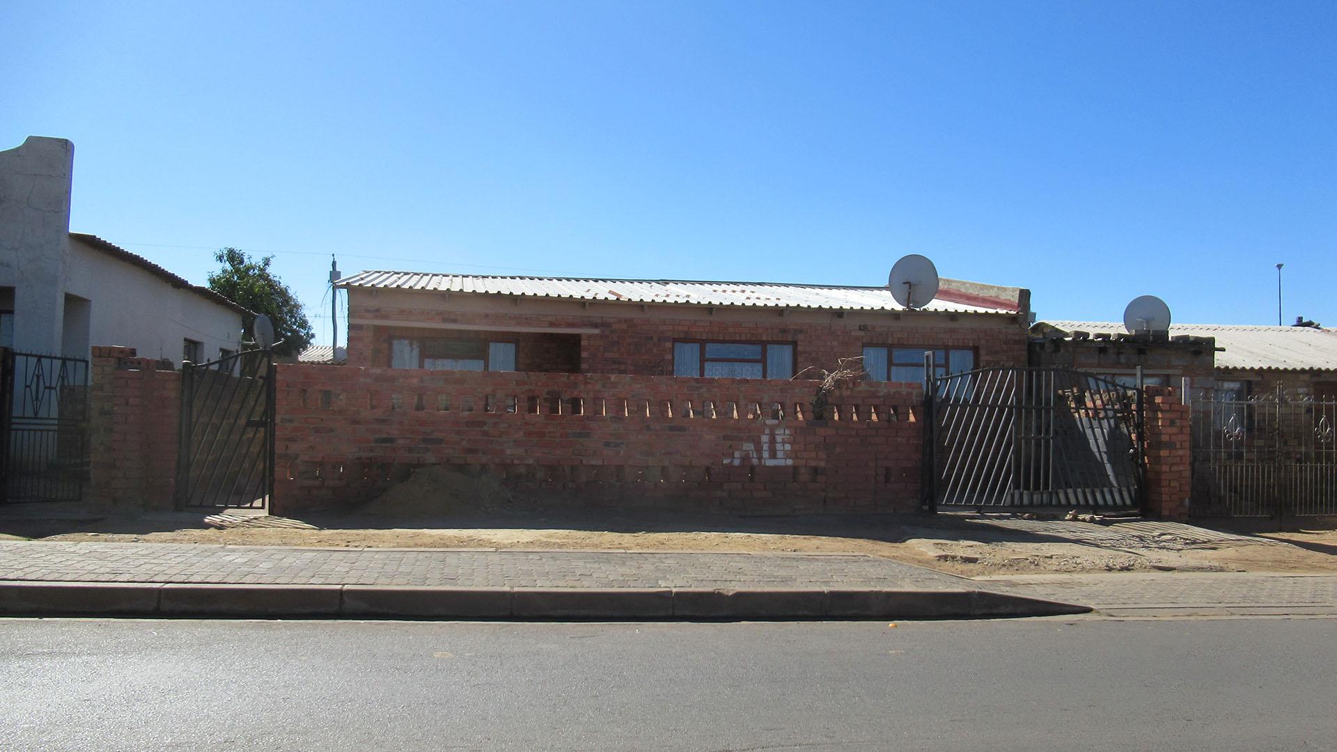 Front View of property in Senaoane