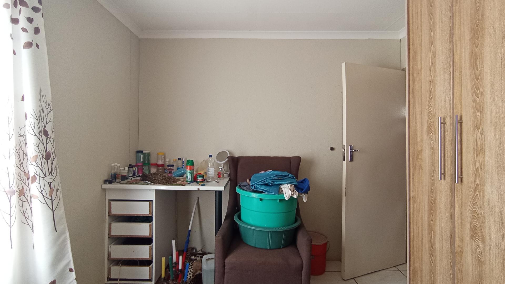 Bed Room 1 - 12 square meters of property in Mamelodi