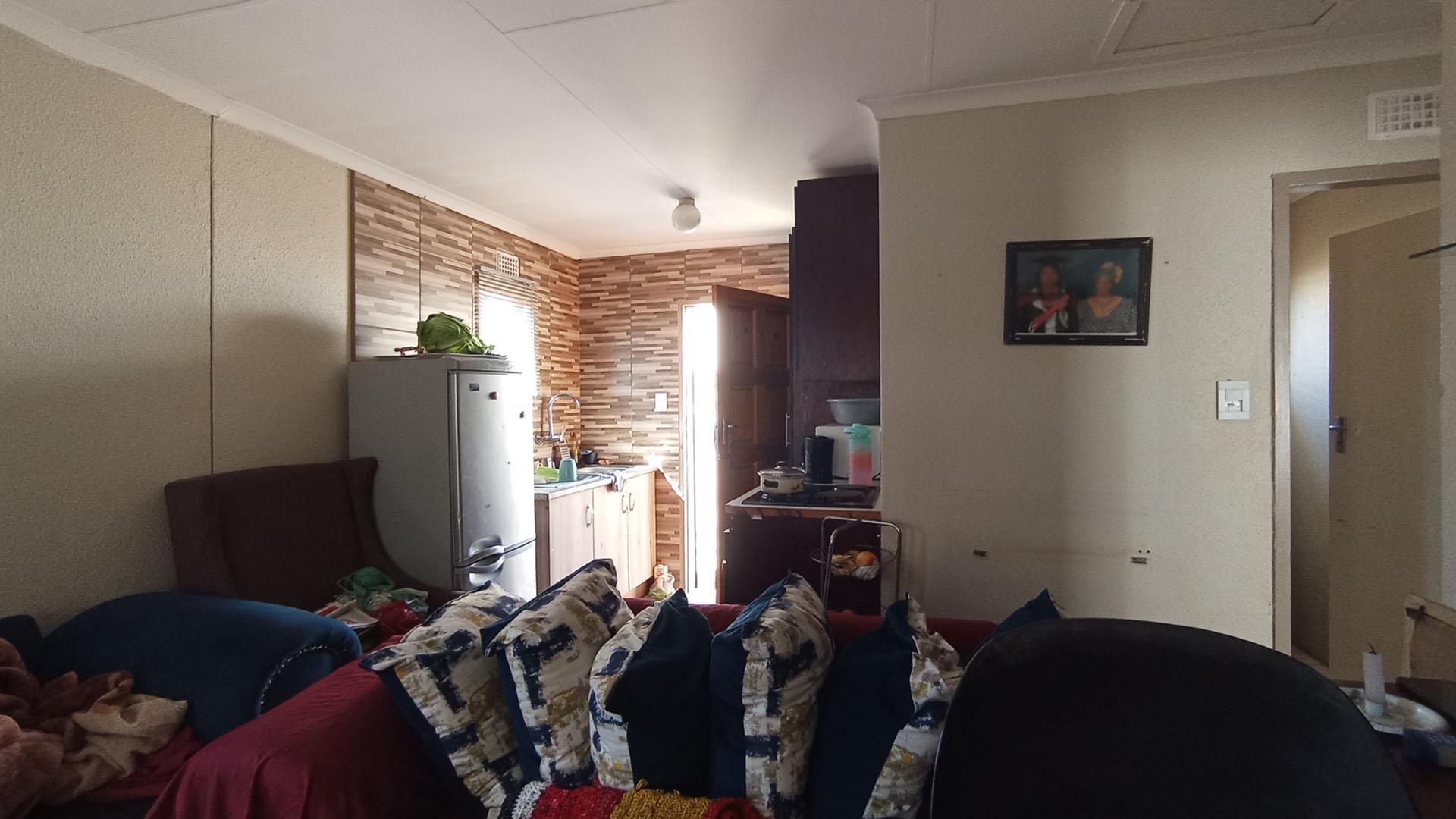 Lounges - 15 square meters of property in Mamelodi