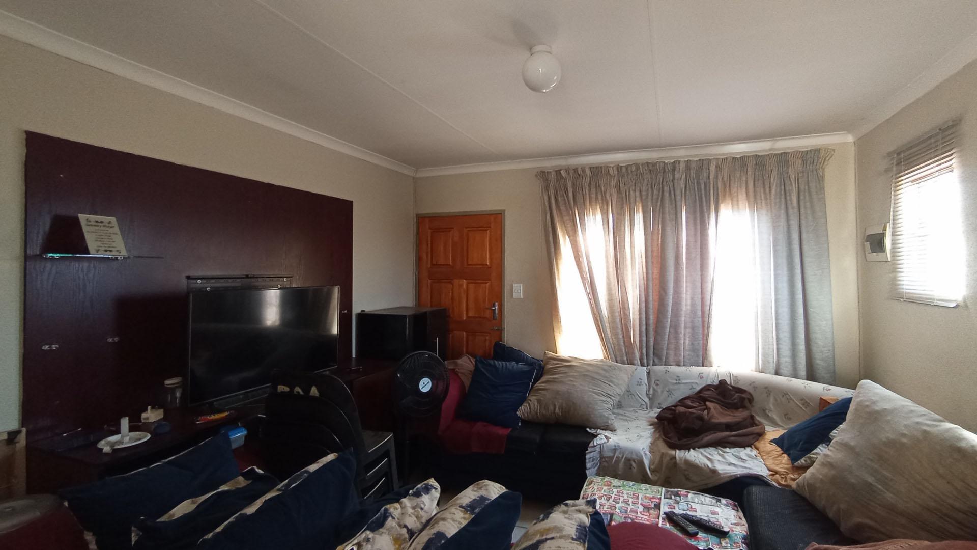 Lounges - 15 square meters of property in Mamelodi