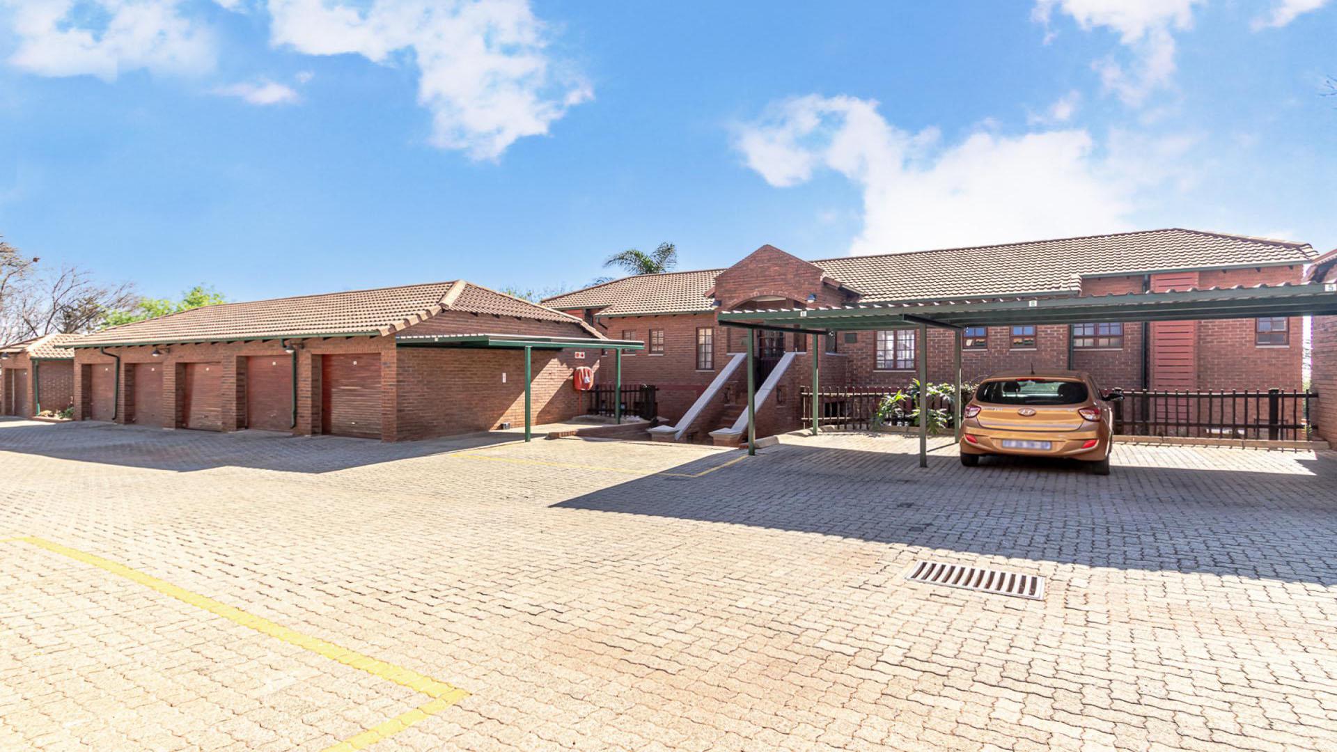 Front View of property in Constantia Kloof