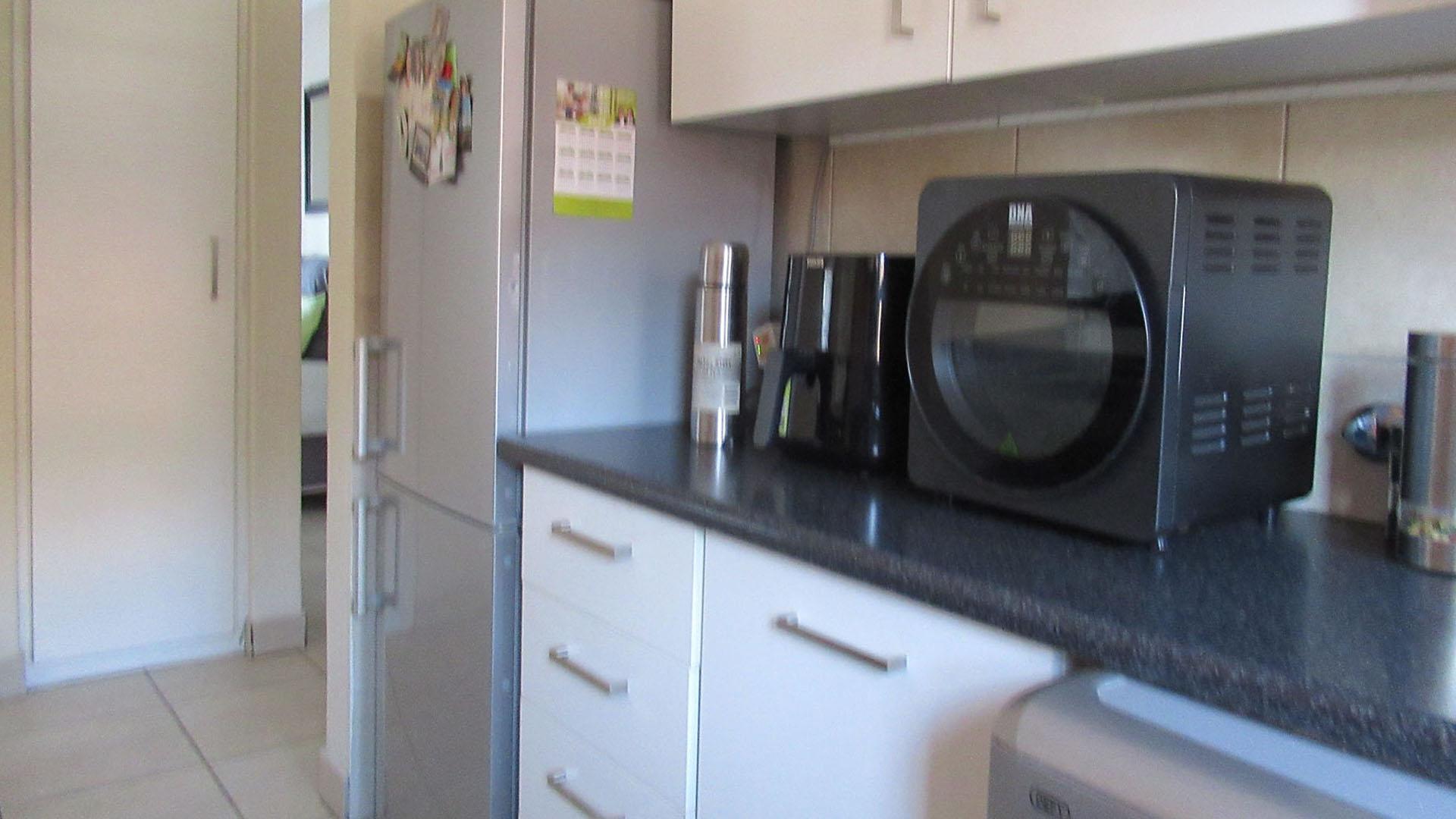 Kitchen - 9 square meters of property in Constantia Kloof