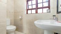 Bathroom 1 of property in Constantia Kloof