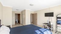 Bed Room 2 of property in Constantia Kloof