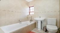 Bathroom 2 of property in Constantia Kloof