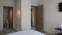Main Bedroom - 17 square meters of property in Constantia Kloof