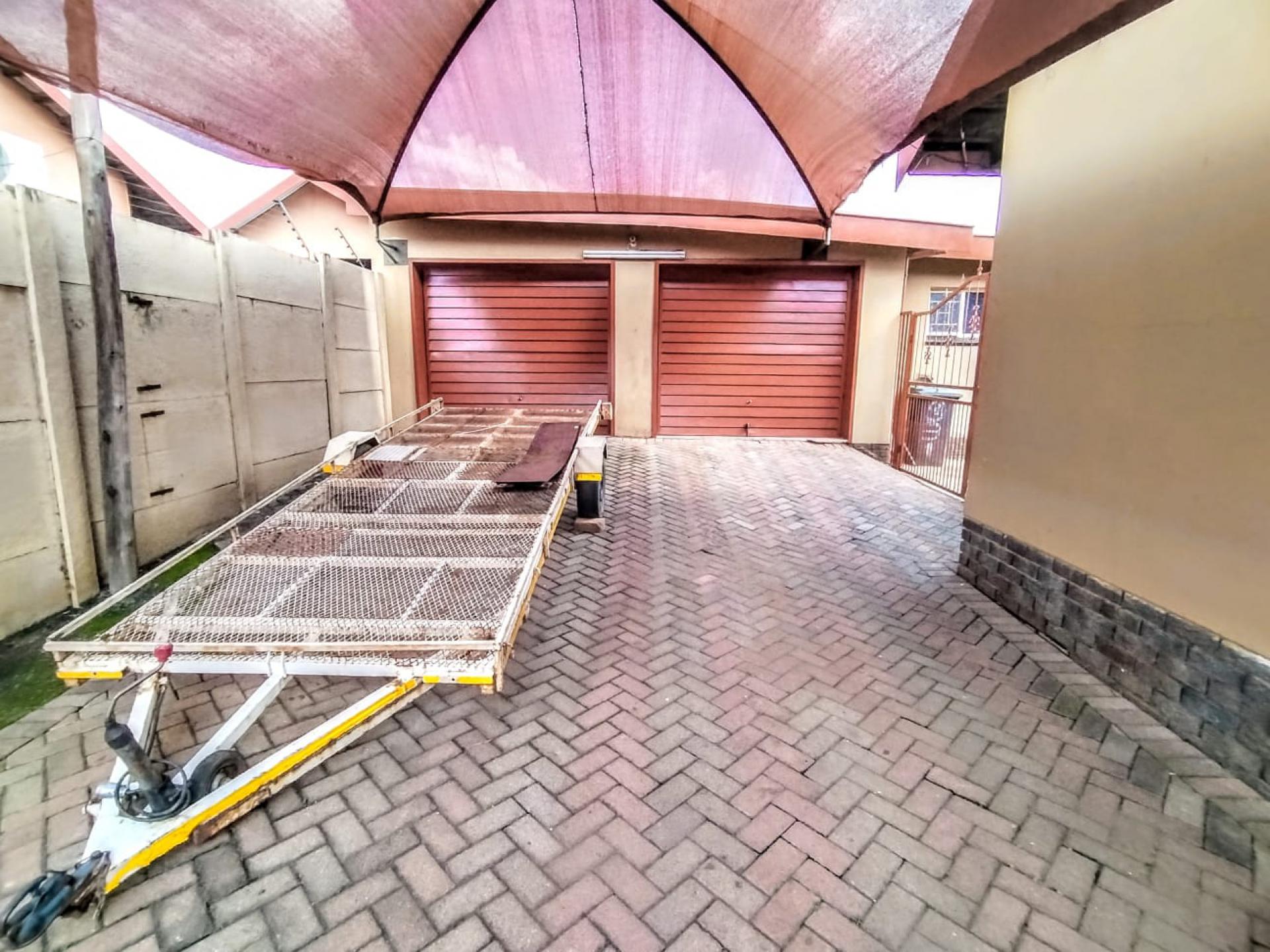  of property in Daspoort