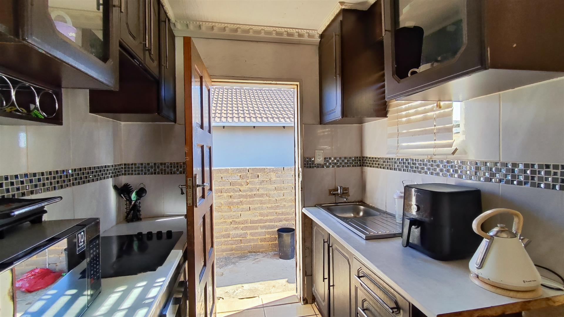 Kitchen - 4 square meters of property in Savanna City