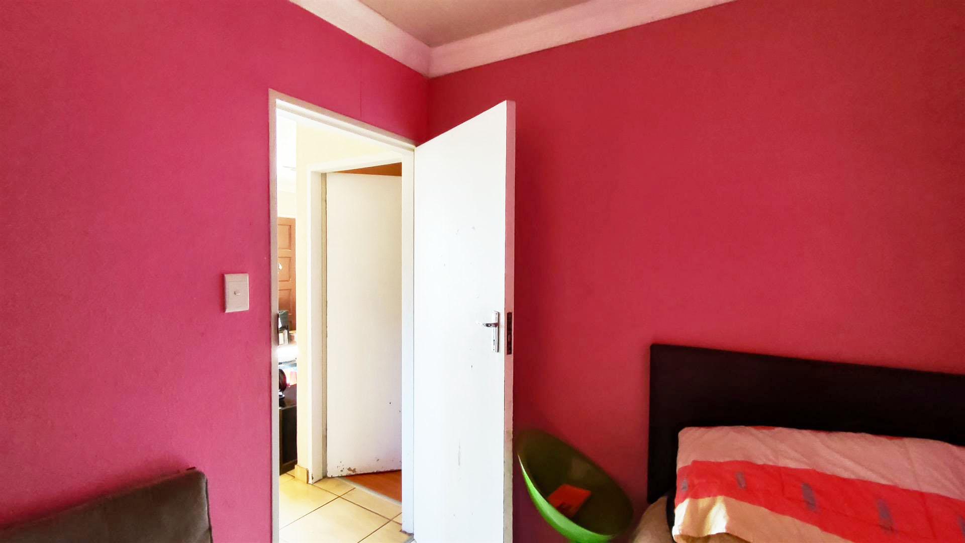 Bed Room 2 - 8 square meters of property in Savanna City