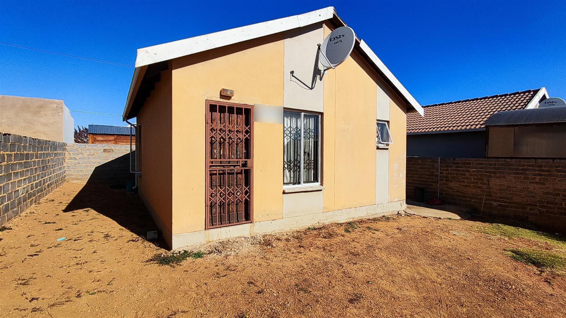 Front View of property in Savanna City