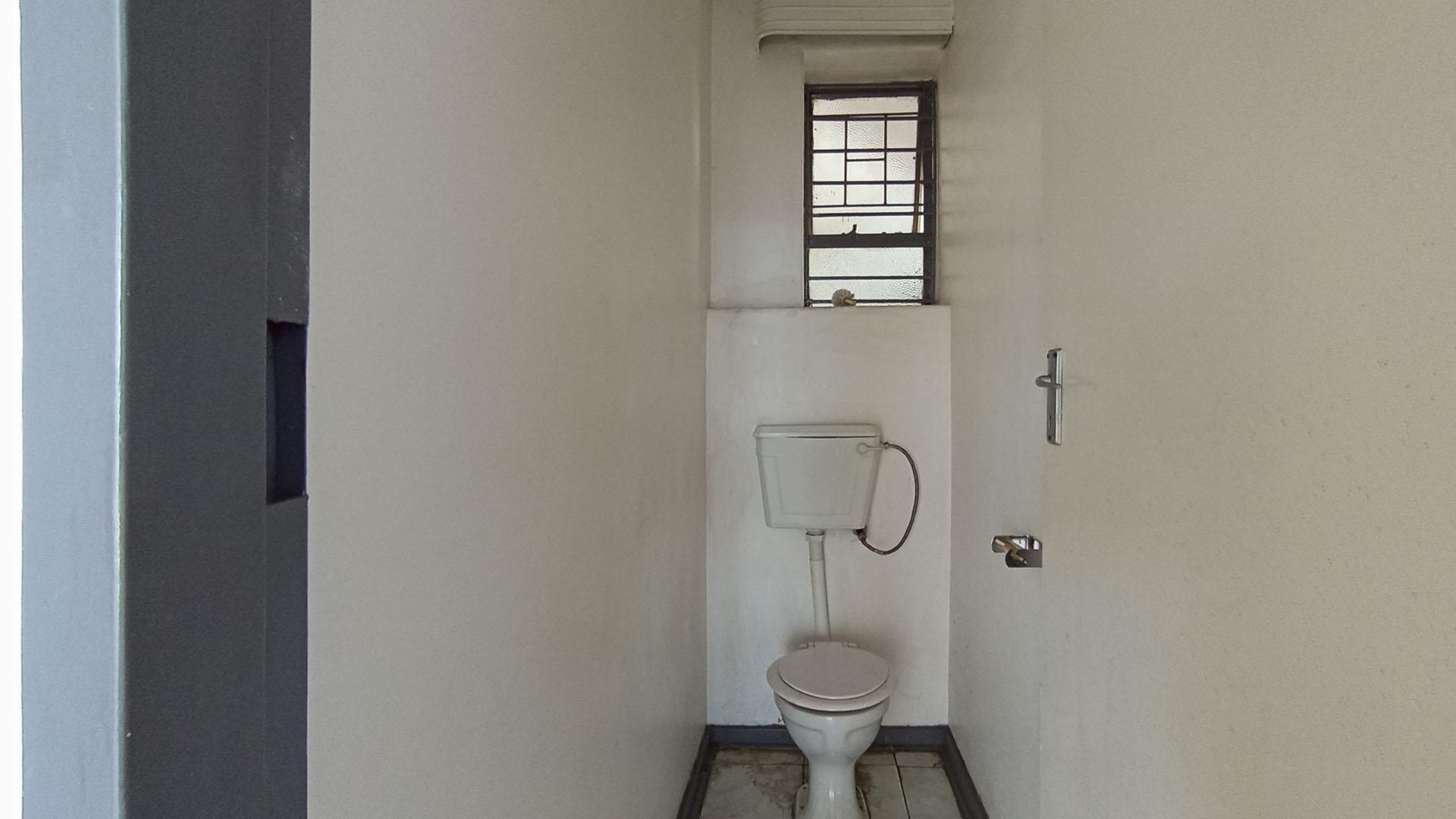 Bathroom 1 - 6 square meters of property in Arcadia