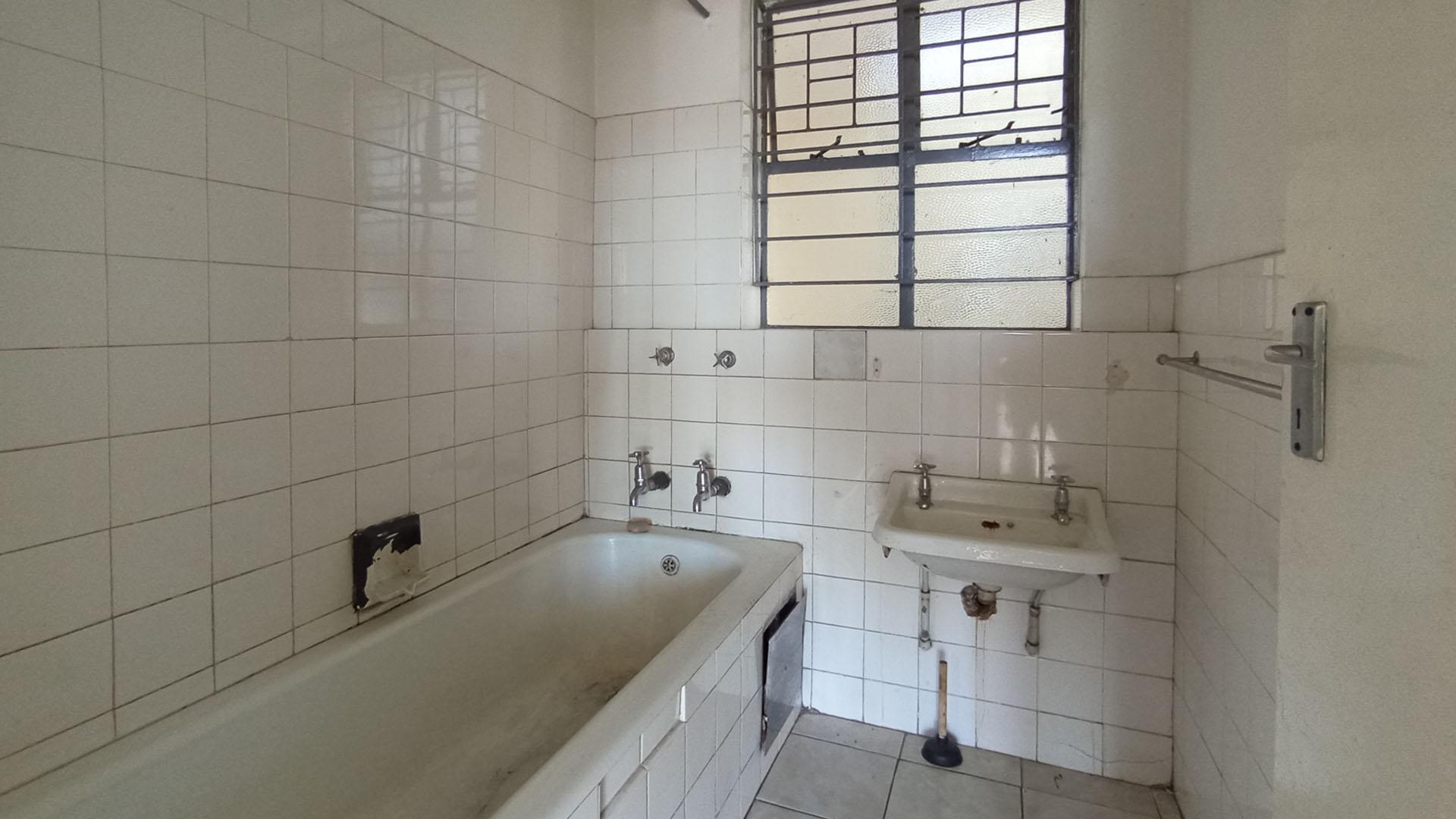 Bathroom 1 - 6 square meters of property in Arcadia