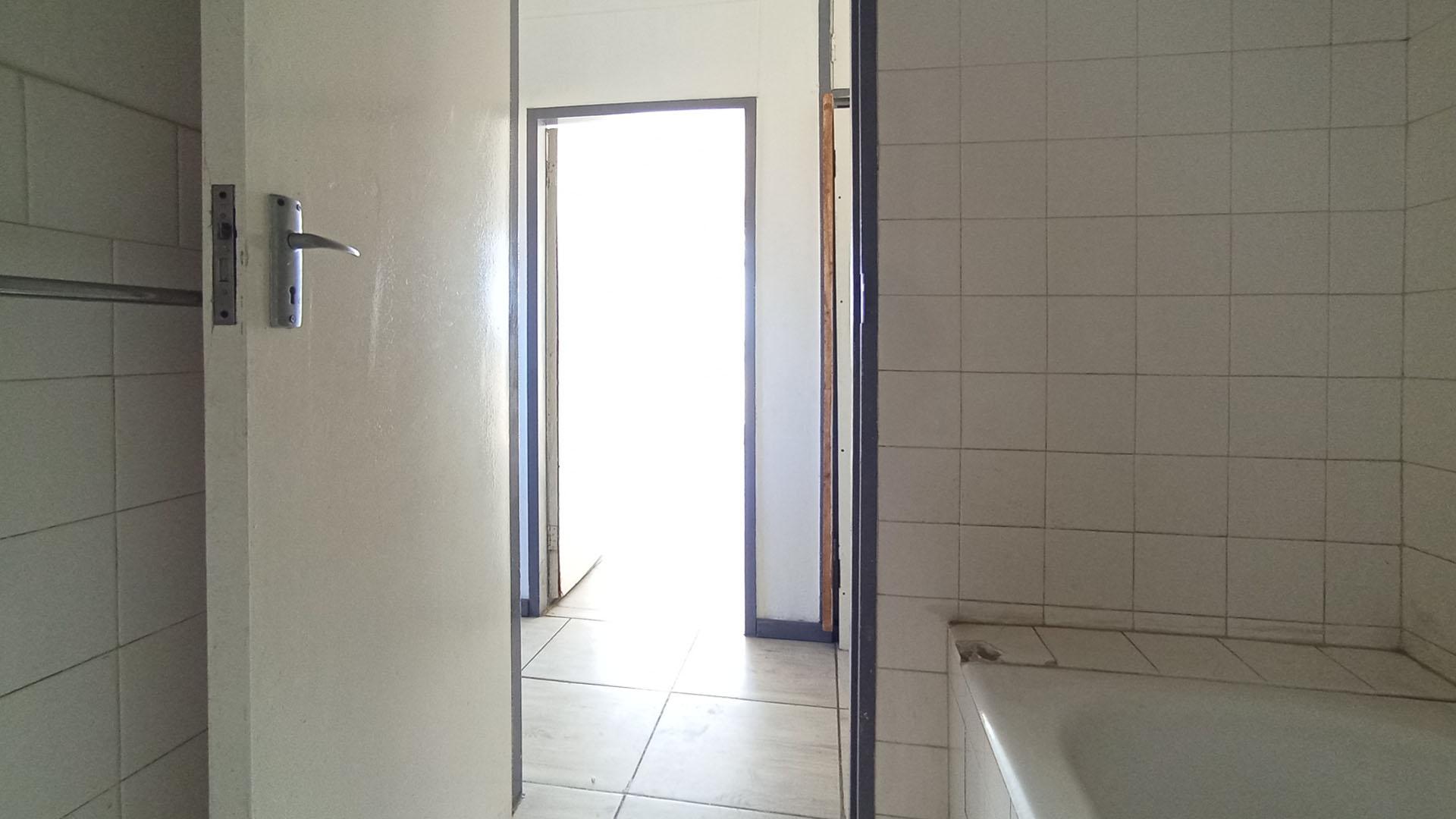 Bathroom 1 - 6 square meters of property in Arcadia
