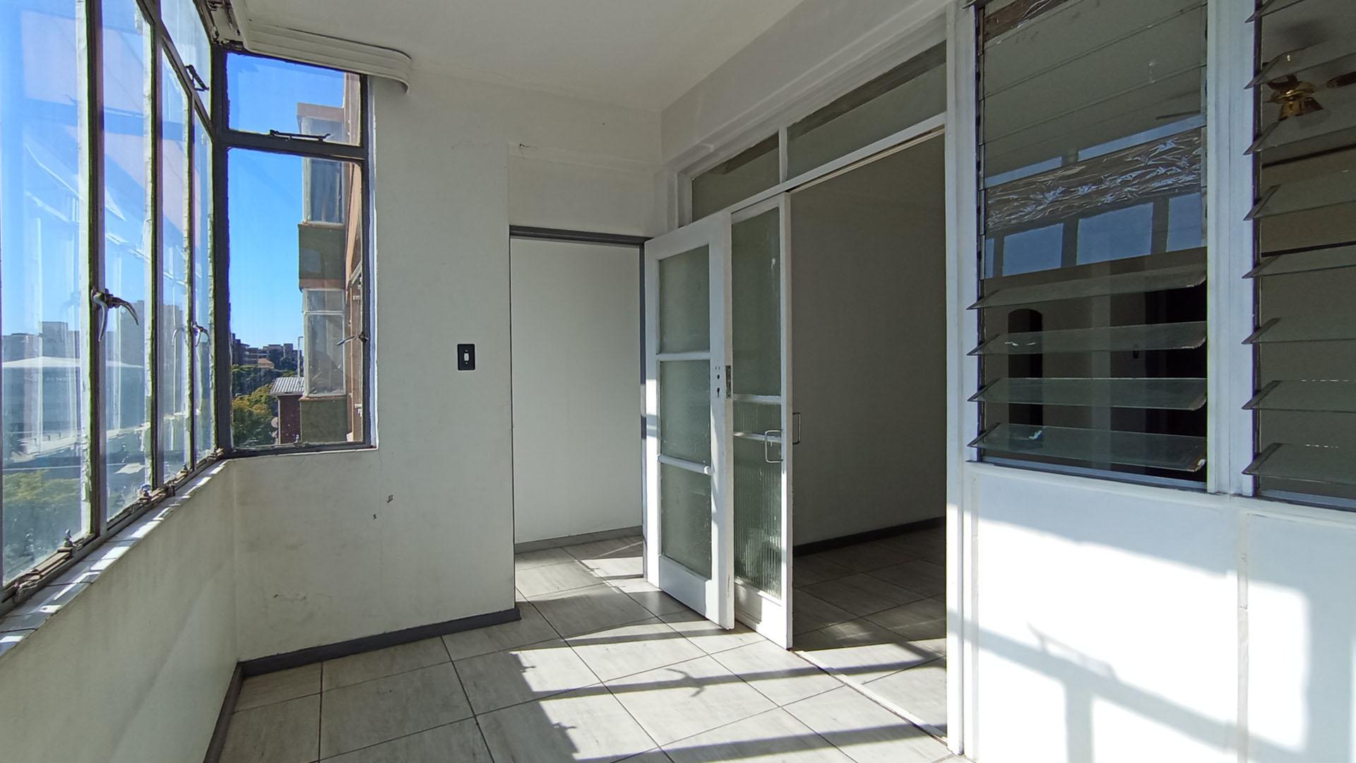 Spaces - 17 square meters of property in Arcadia