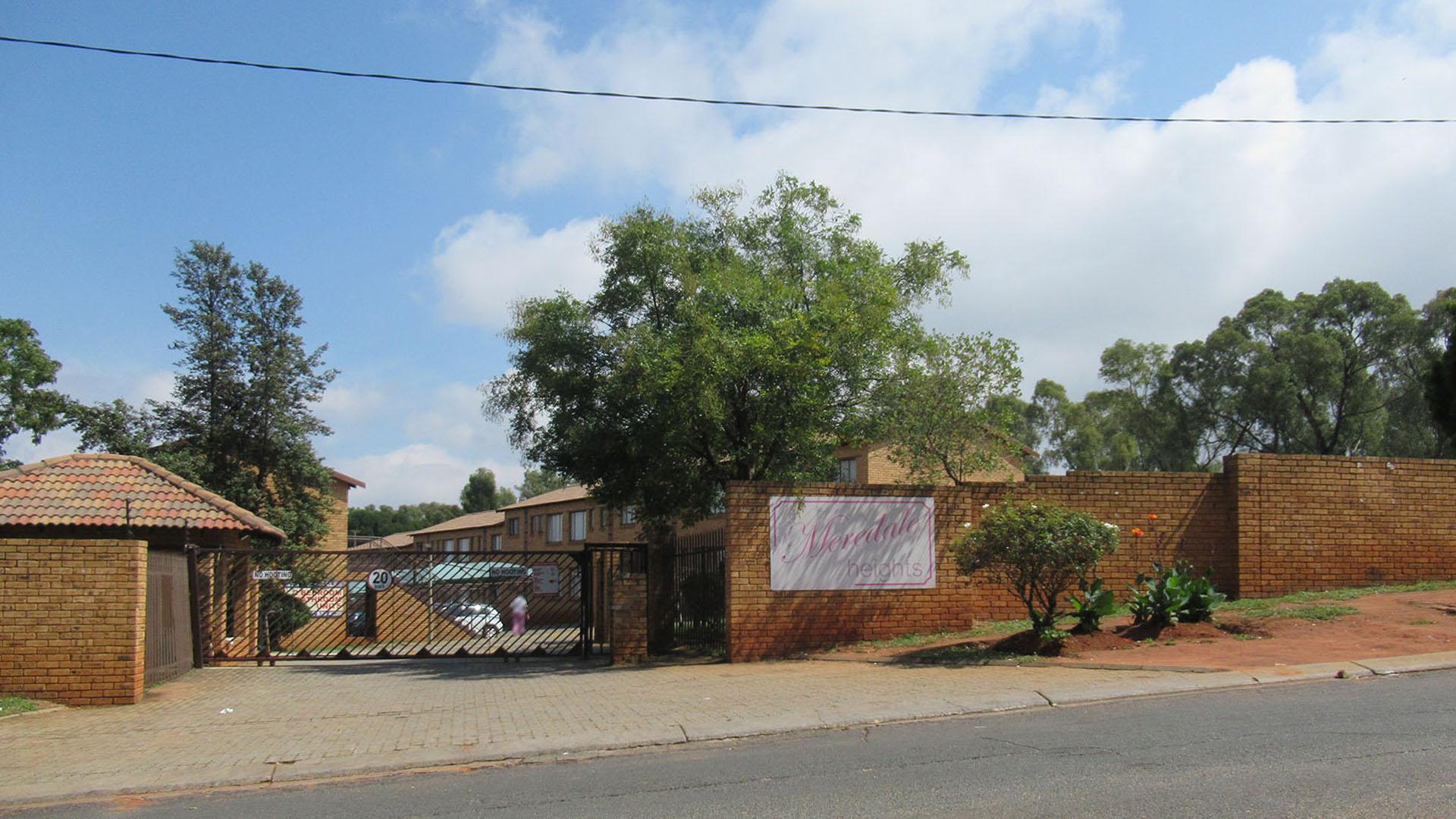 Front View of property in Meredale