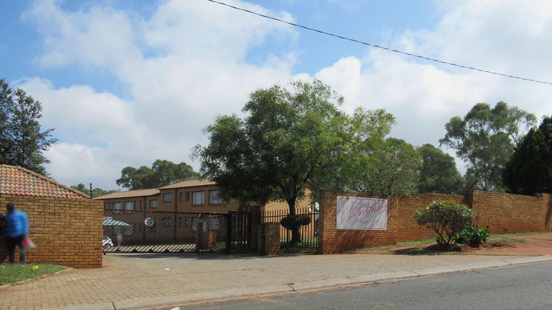 Front View of property in Meredale