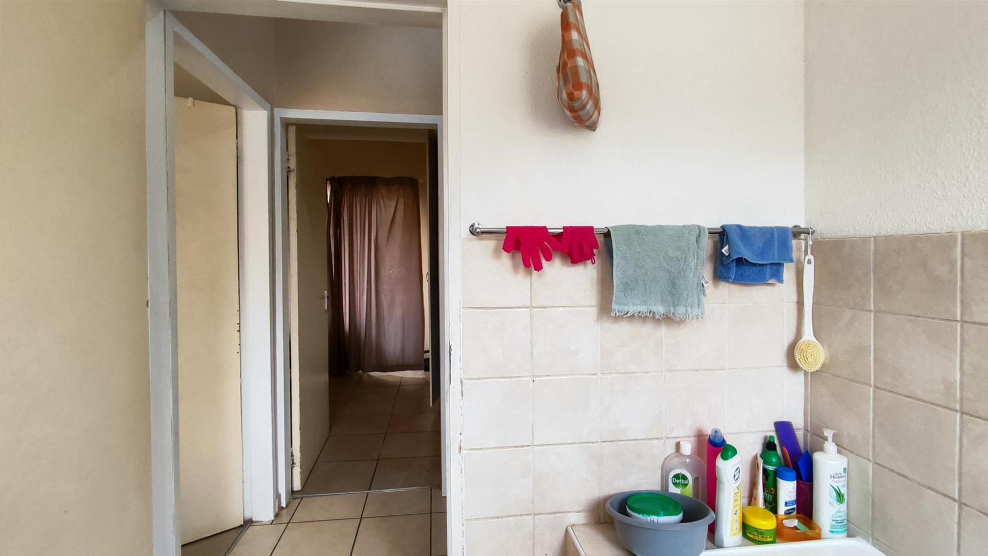 Bathroom 1 - 5 square meters of property in Meredale