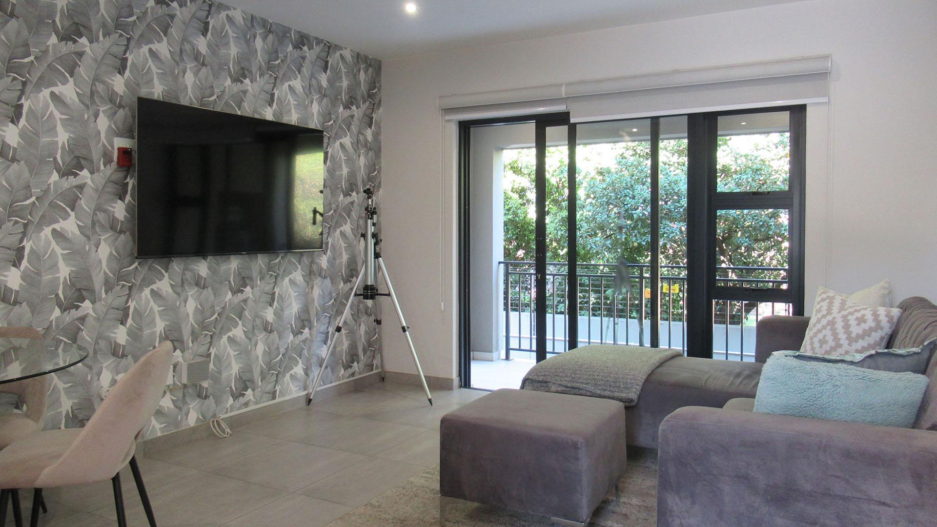 Lounges - 15 square meters of property in Fourways