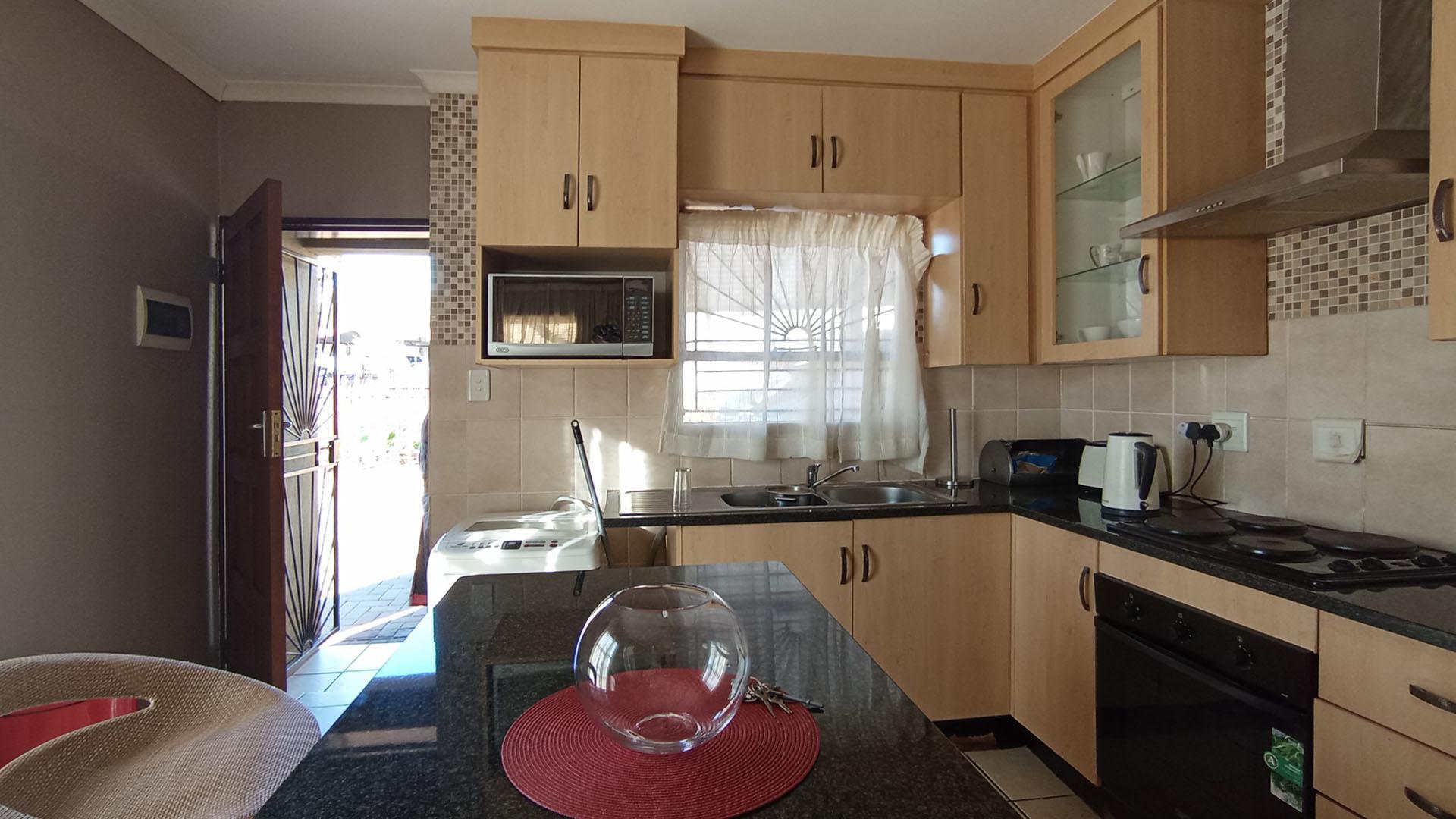 Kitchen - 15 square meters of property in Heatherview