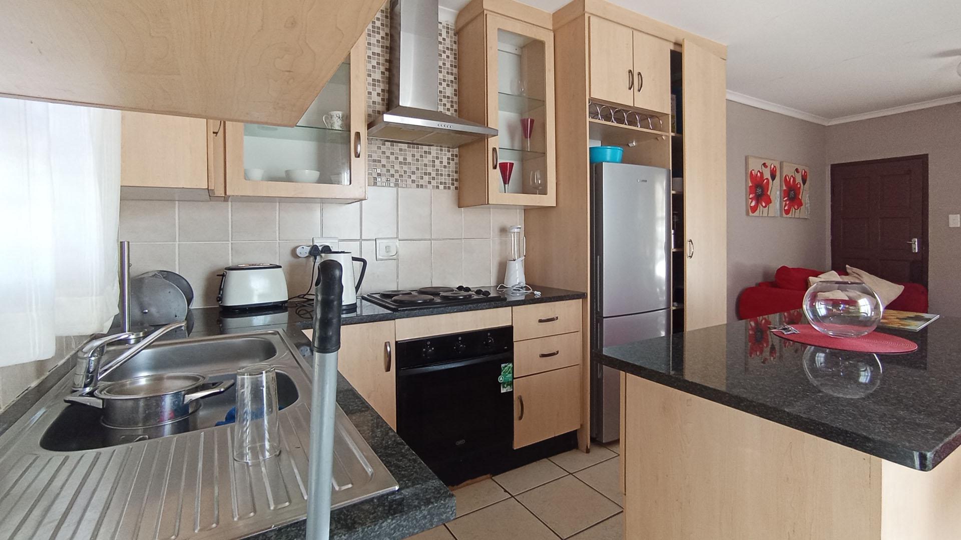 Kitchen - 15 square meters of property in Heatherview