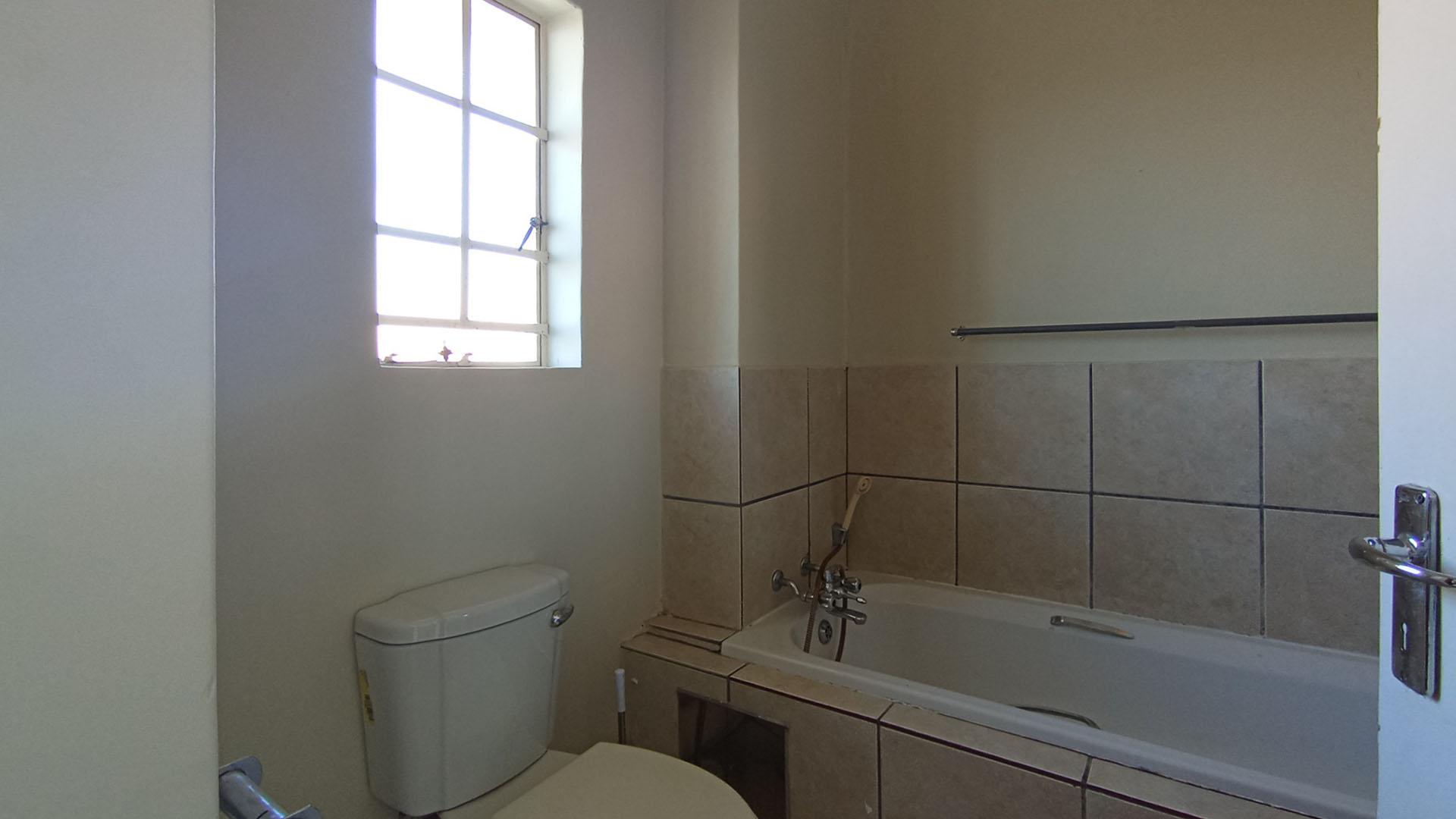 Bathroom 1 - 4 square meters of property in Lotus Gardens