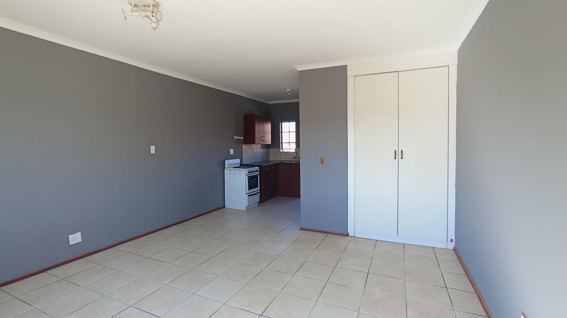 Bed Room 1 - 22 square meters of property in Lotus Gardens