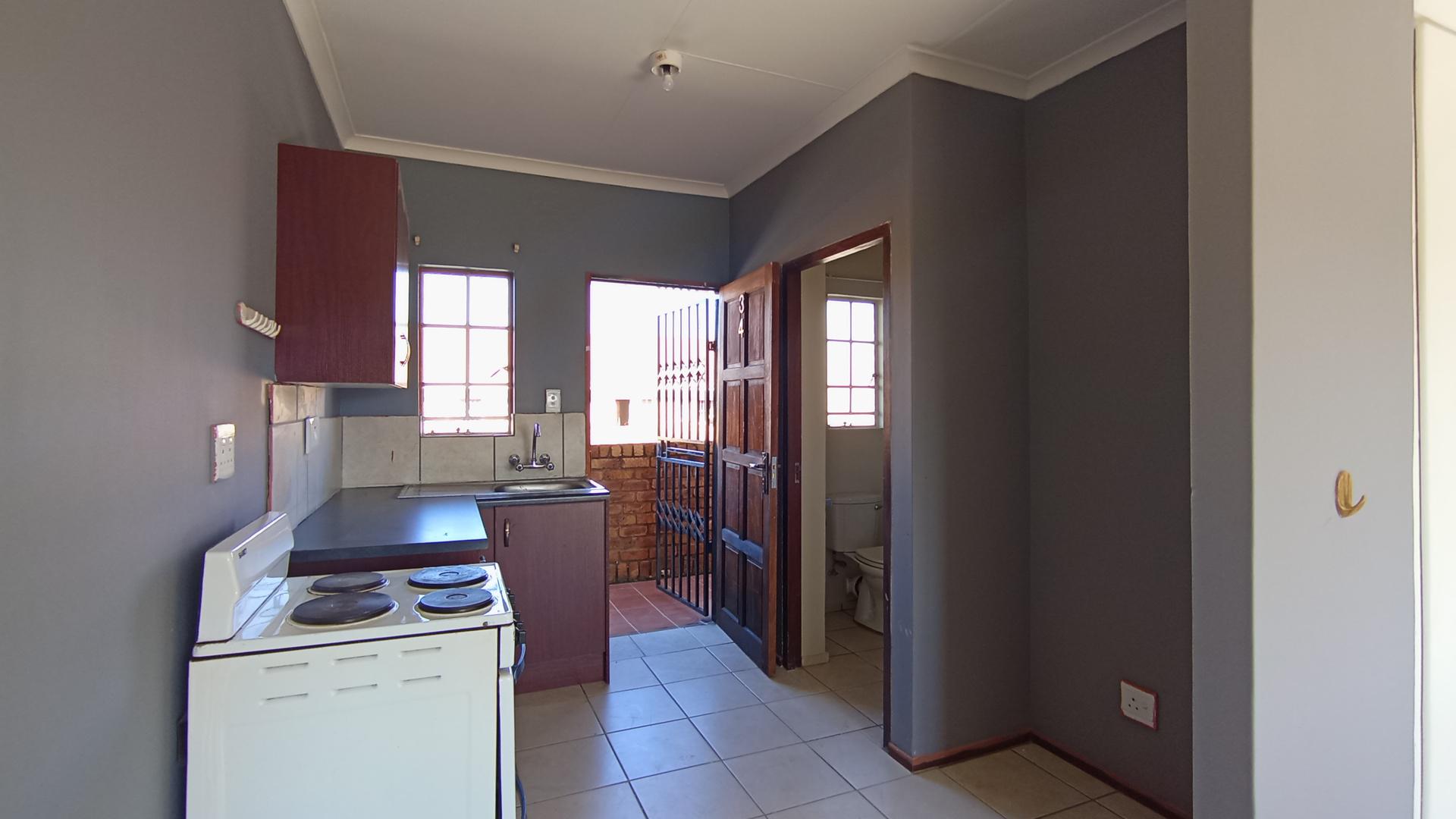 Kitchen - 6 square meters of property in Lotus Gardens