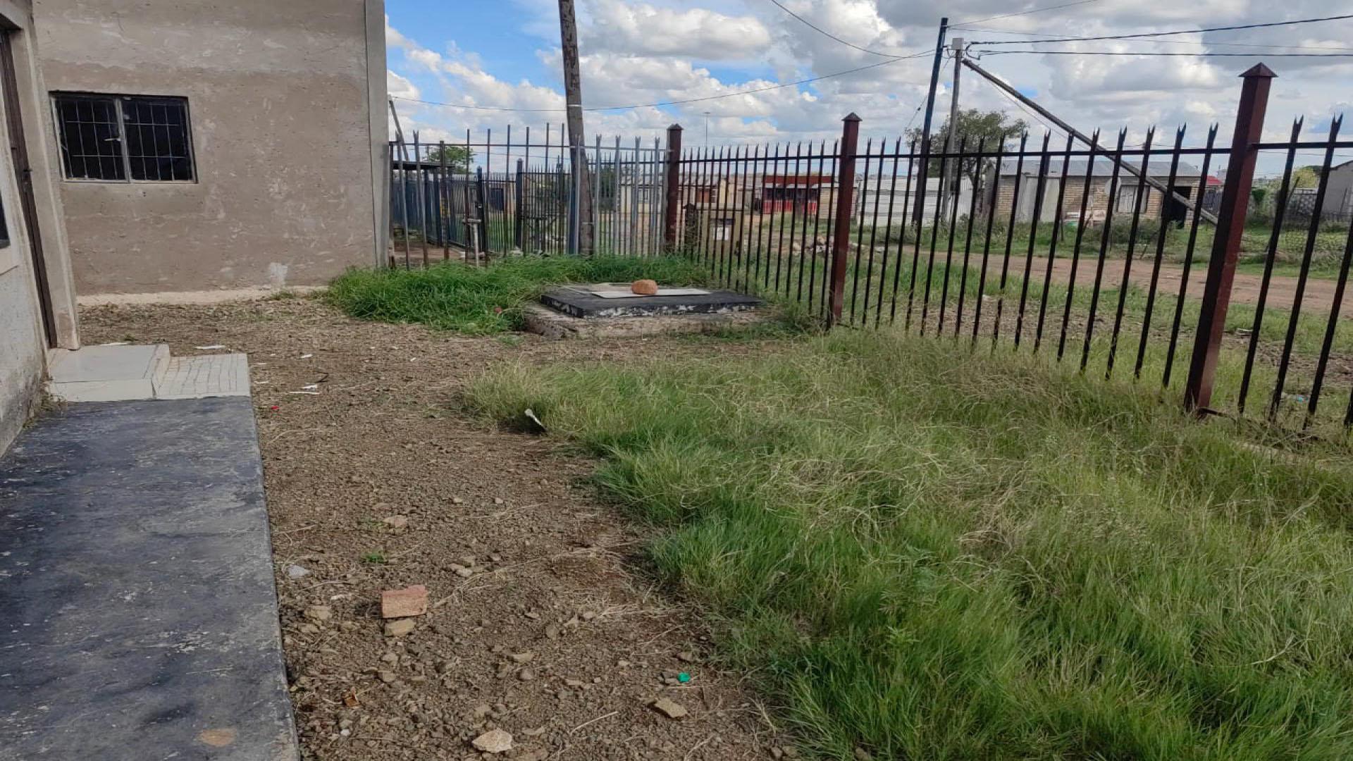 Front View of property in Heidedal