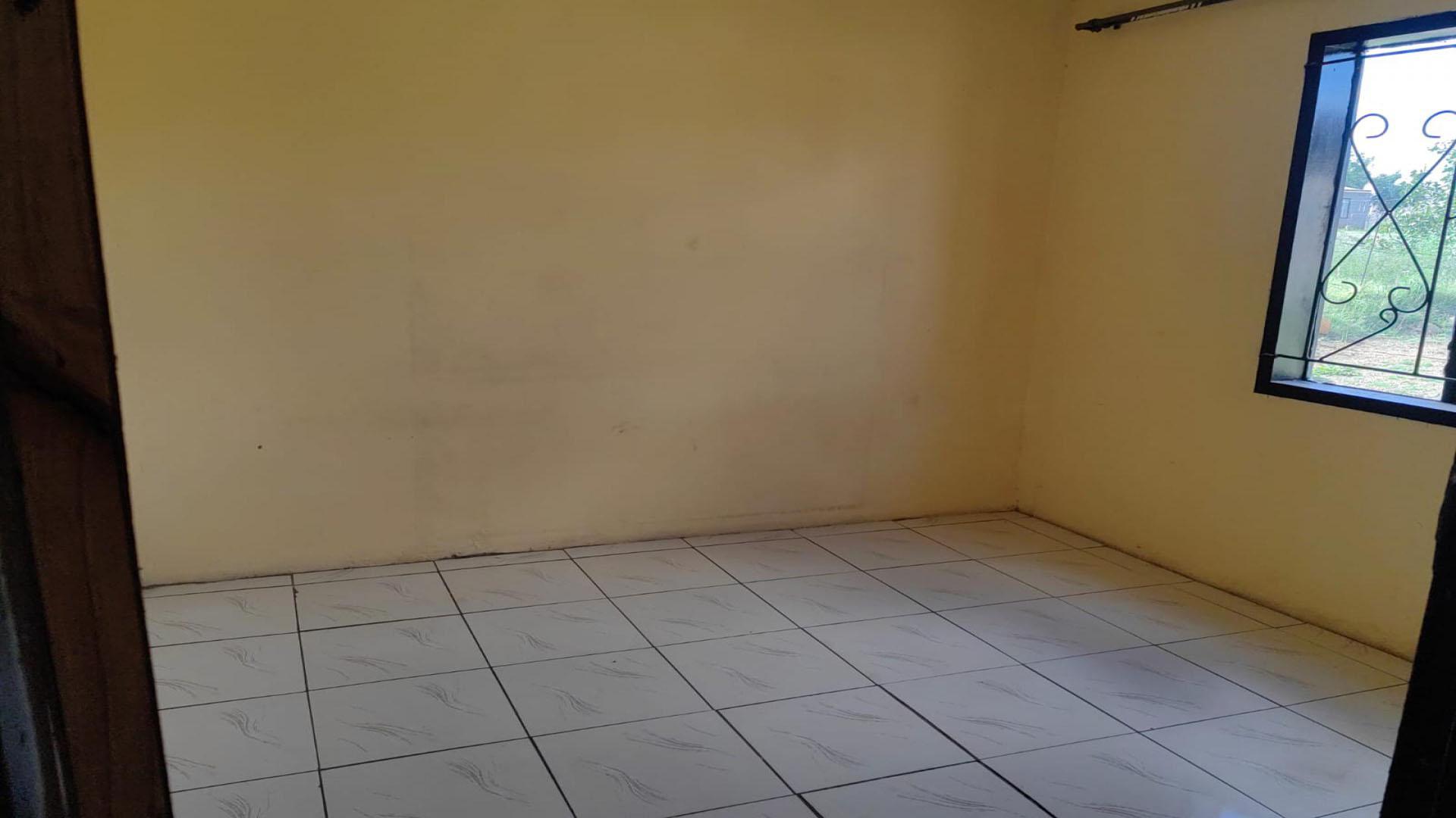 Bed Room 1 of property in Heidedal