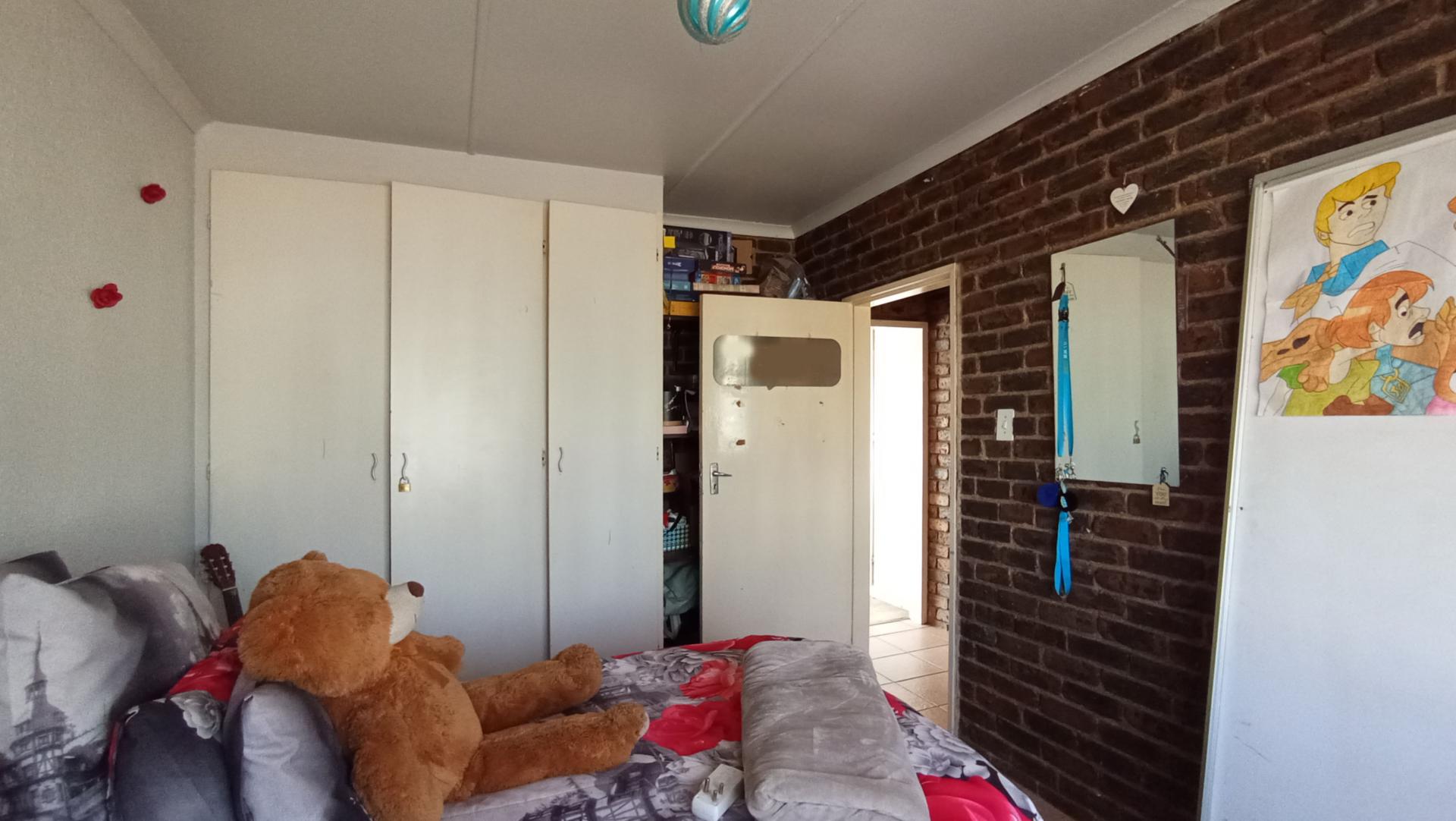 Bed Room 2 - 13 square meters of property in Croydon