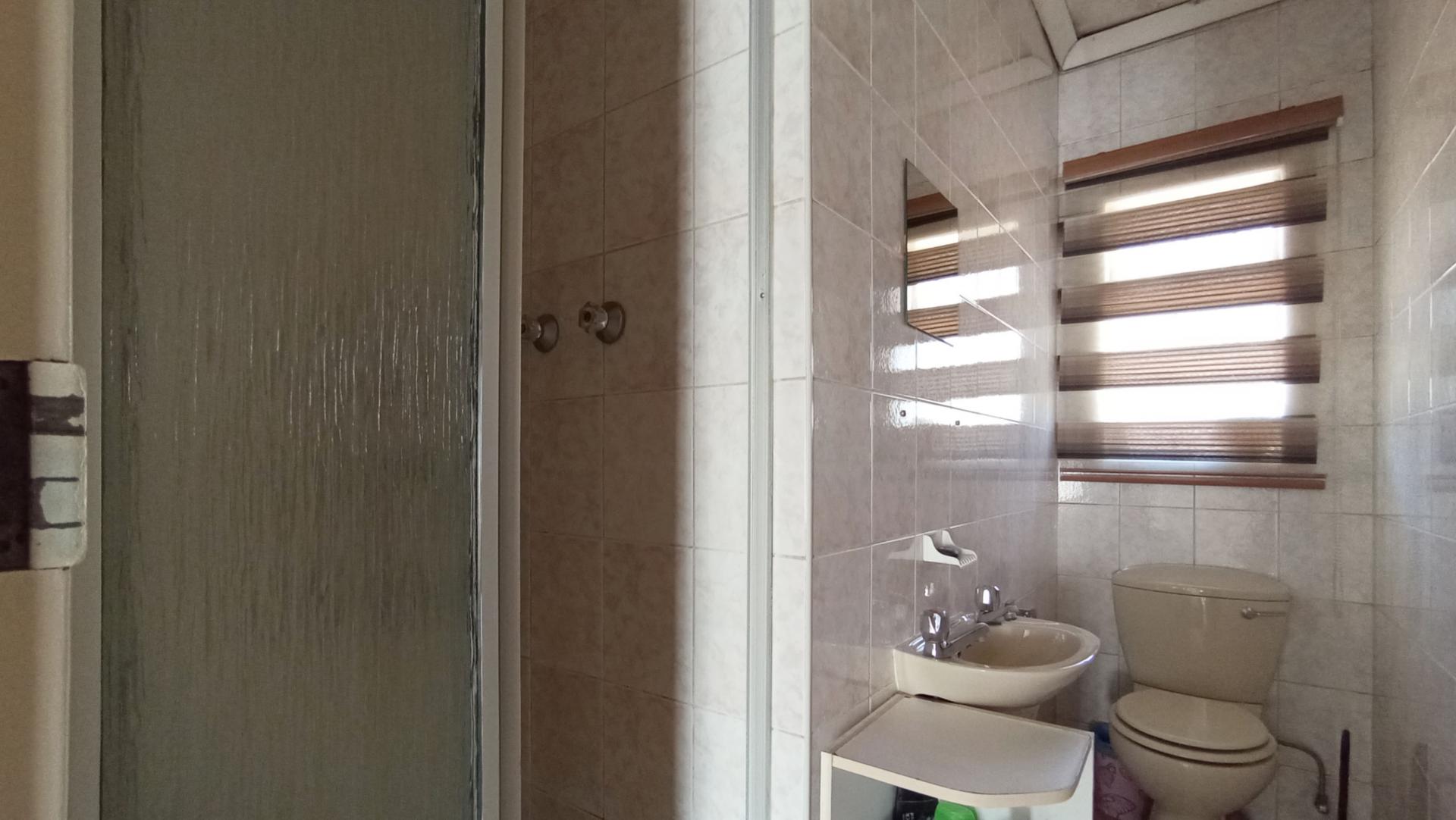 Bathroom 1 - 4 square meters of property in Croydon