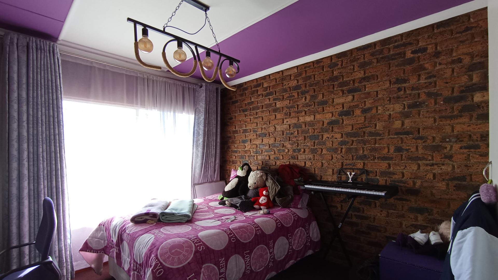 Bed Room 3 - 14 square meters of property in Croydon