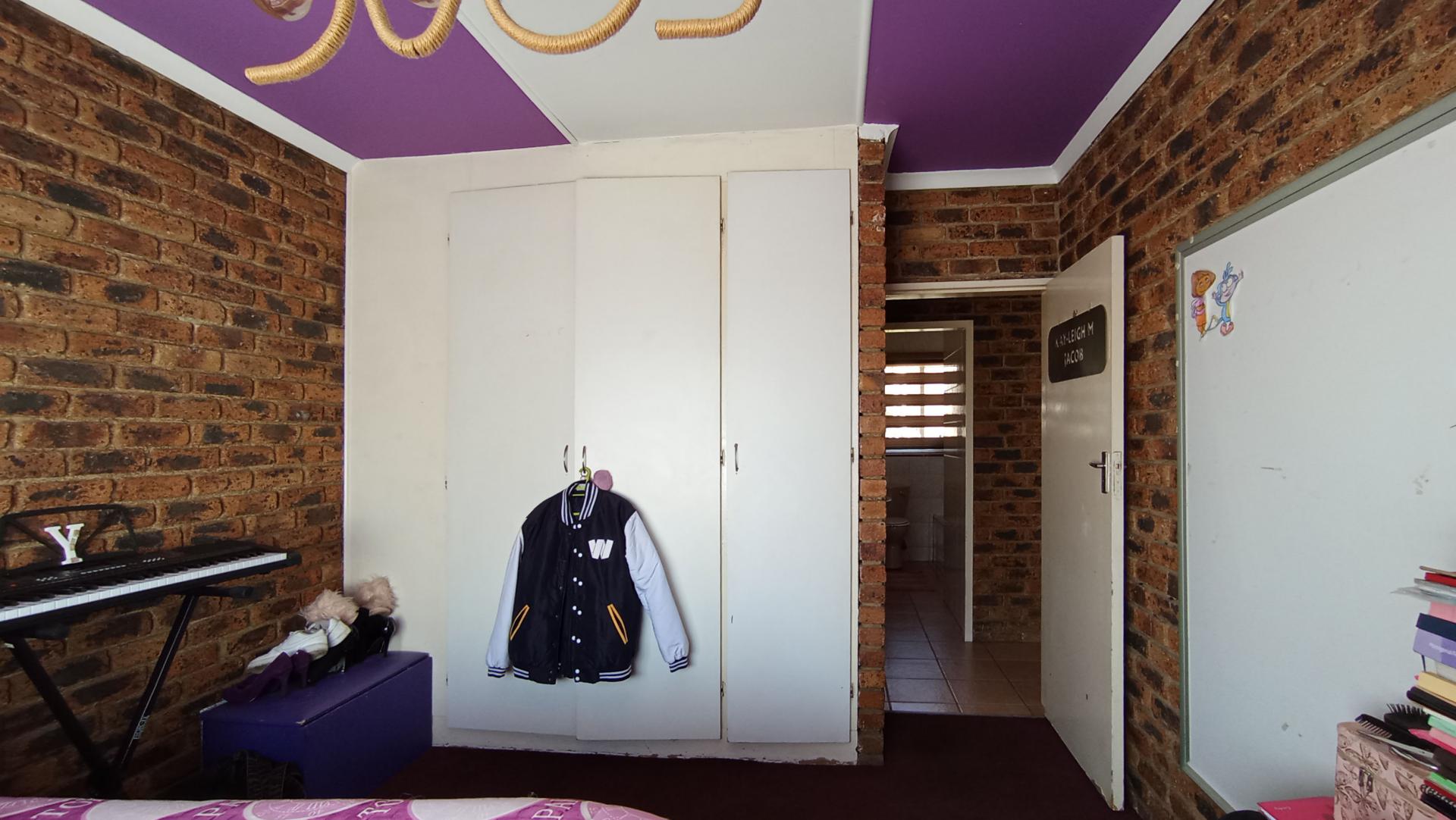 Bed Room 3 - 14 square meters of property in Croydon