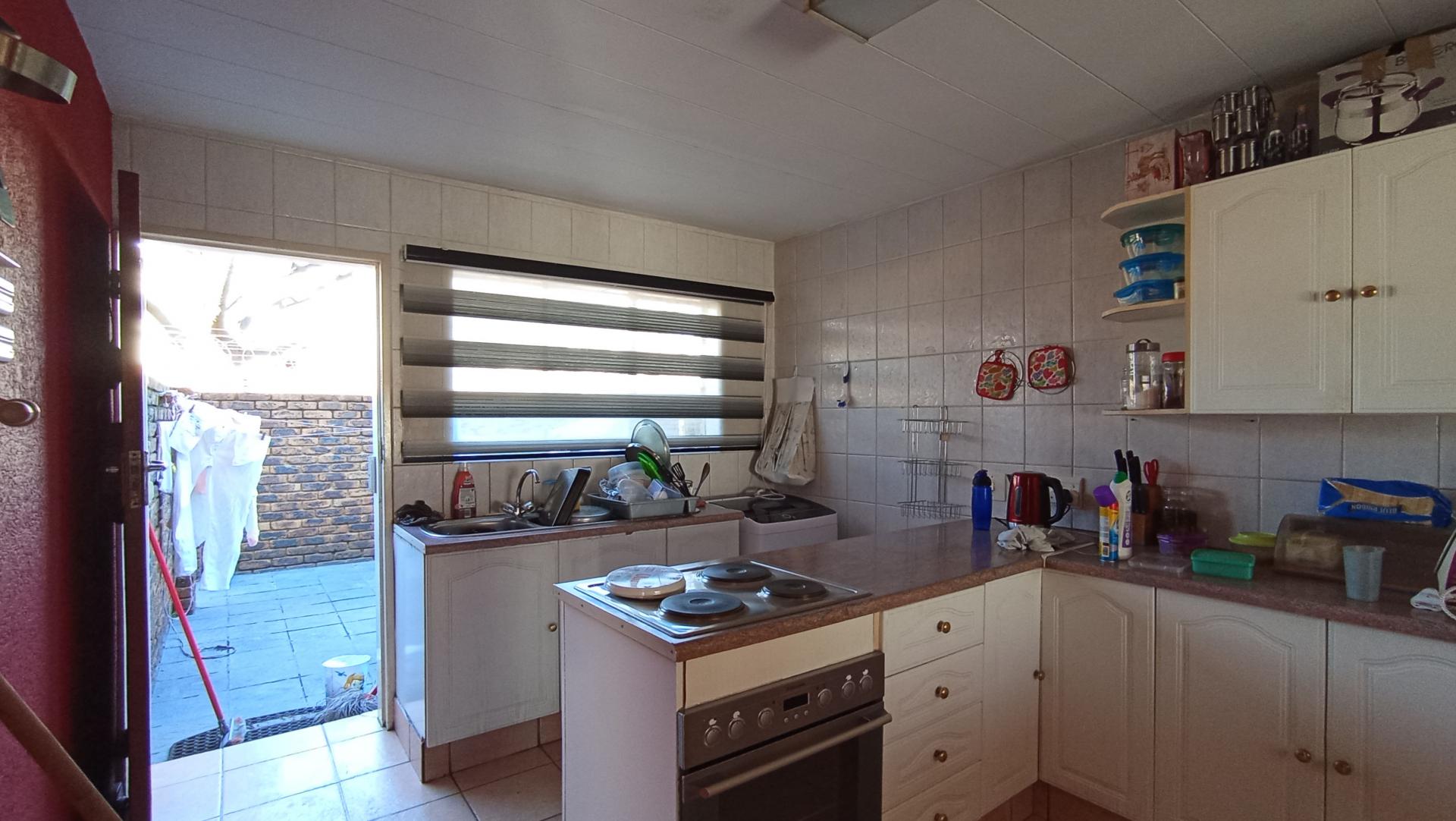 Kitchen - 14 square meters of property in Croydon