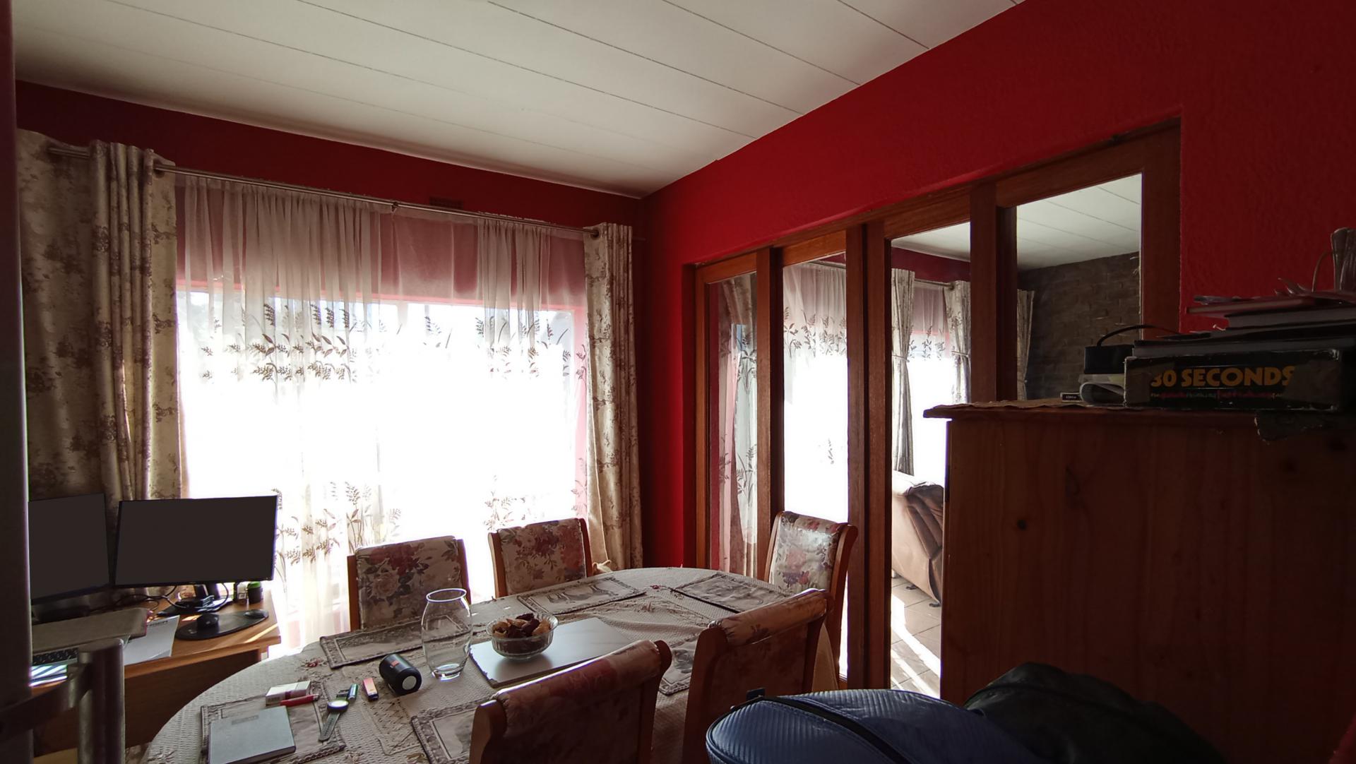 Dining Room - 11 square meters of property in Croydon