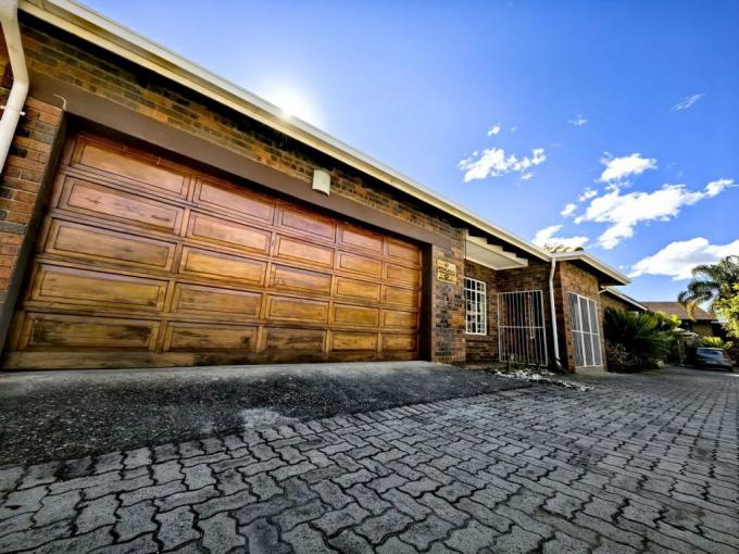 3 Bedroom Simplex for Sale For Sale in Rustenburg - MR682184