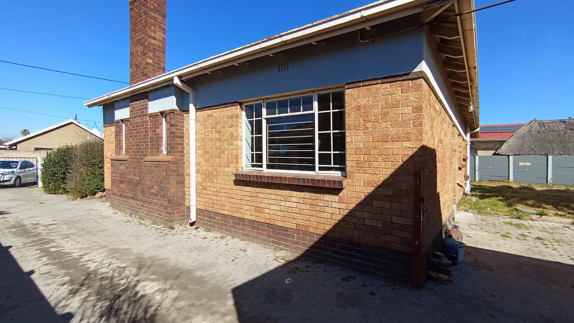 Backyard of property in Florida Lake