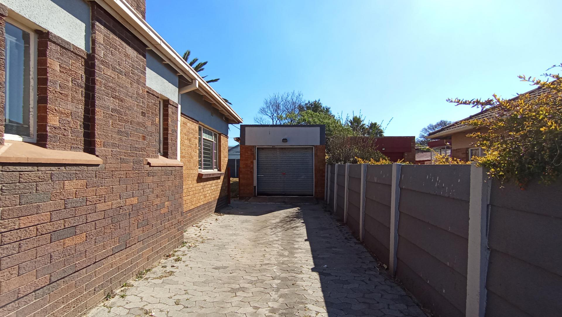 Front View of property in Florida Lake