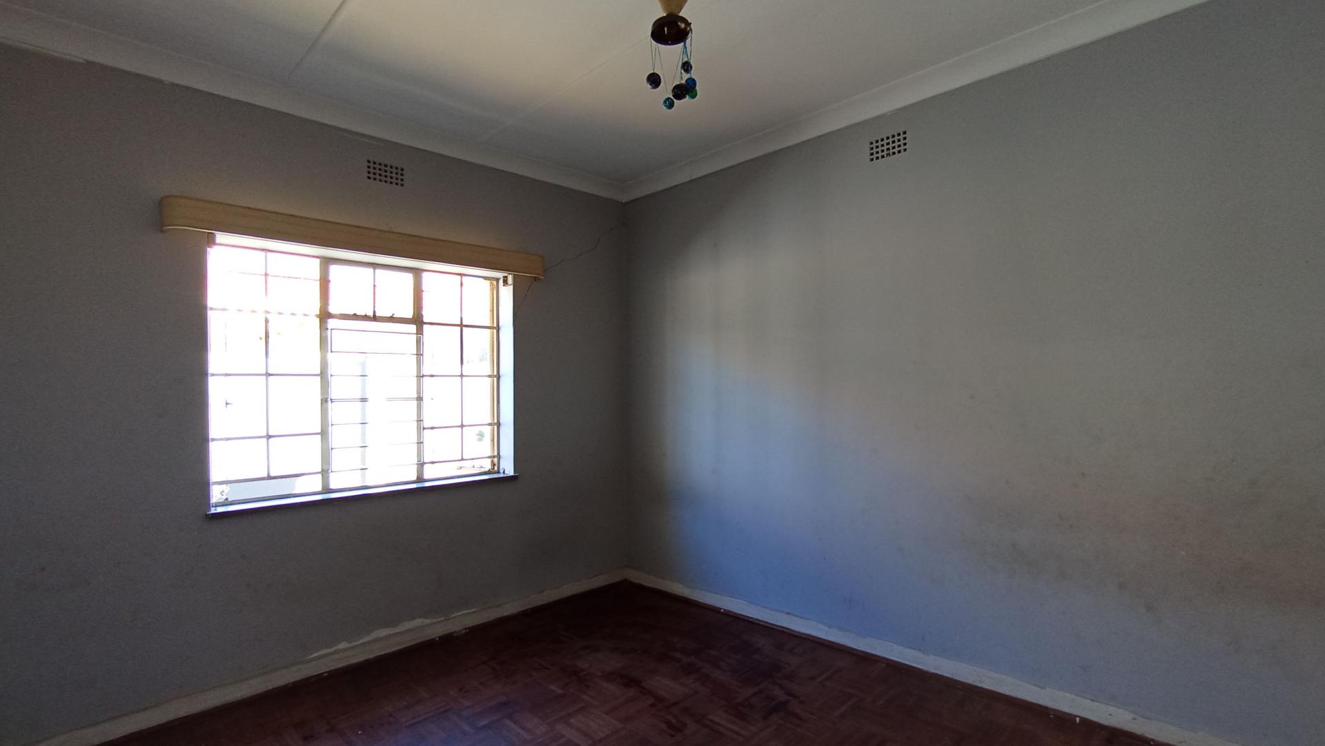 Bed Room 3 - 13 square meters of property in Florida Lake