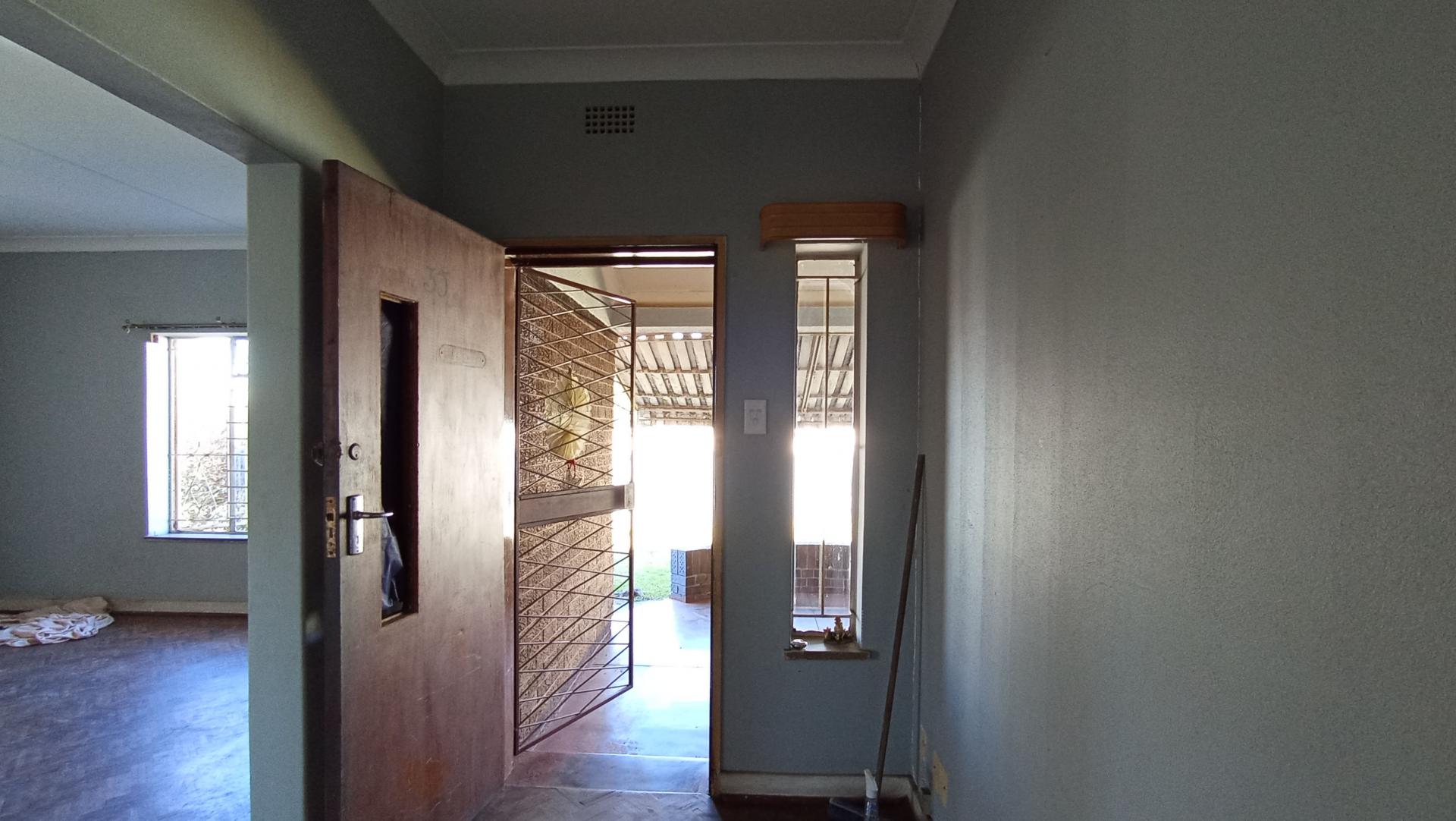 Spaces - 15 square meters of property in Florida Lake