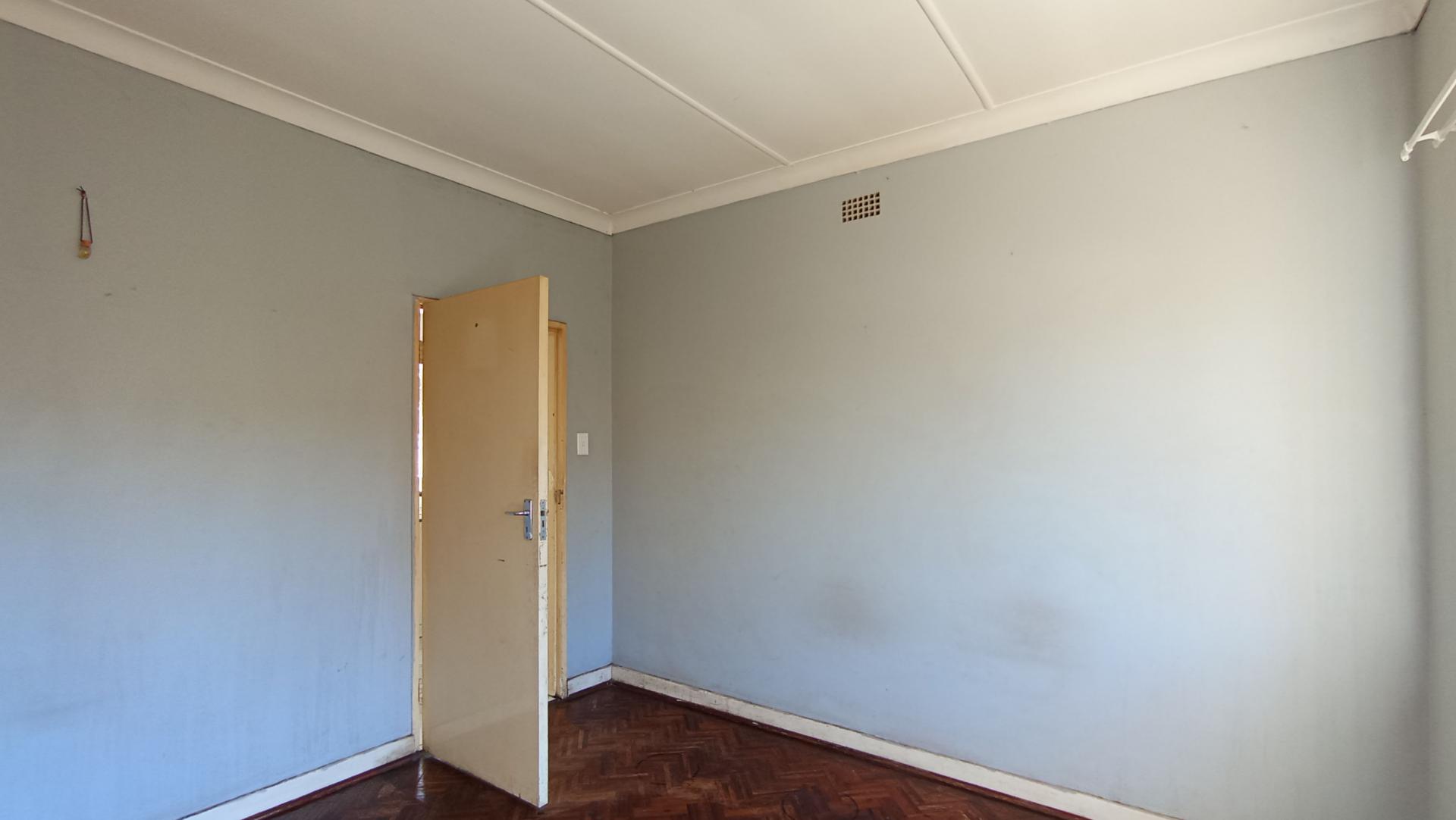 Dining Room - 12 square meters of property in Florida Lake